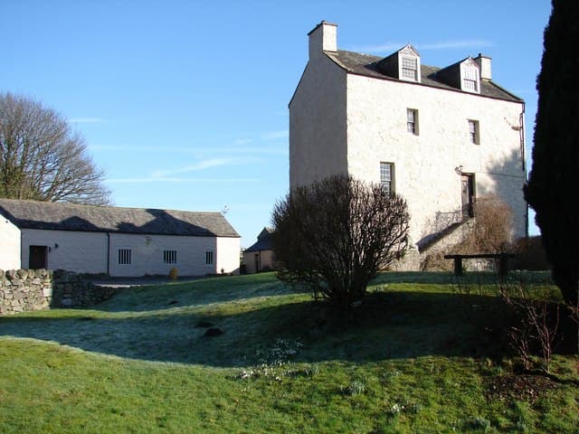 https://www.scottish-at-heart.com/images/Buittle_castle_650_c.jpg